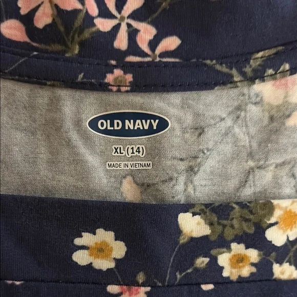 Bundle of Old Navy and Ruum Teal and Floral XL Long Sleeve Tees - Picture 11 of 14